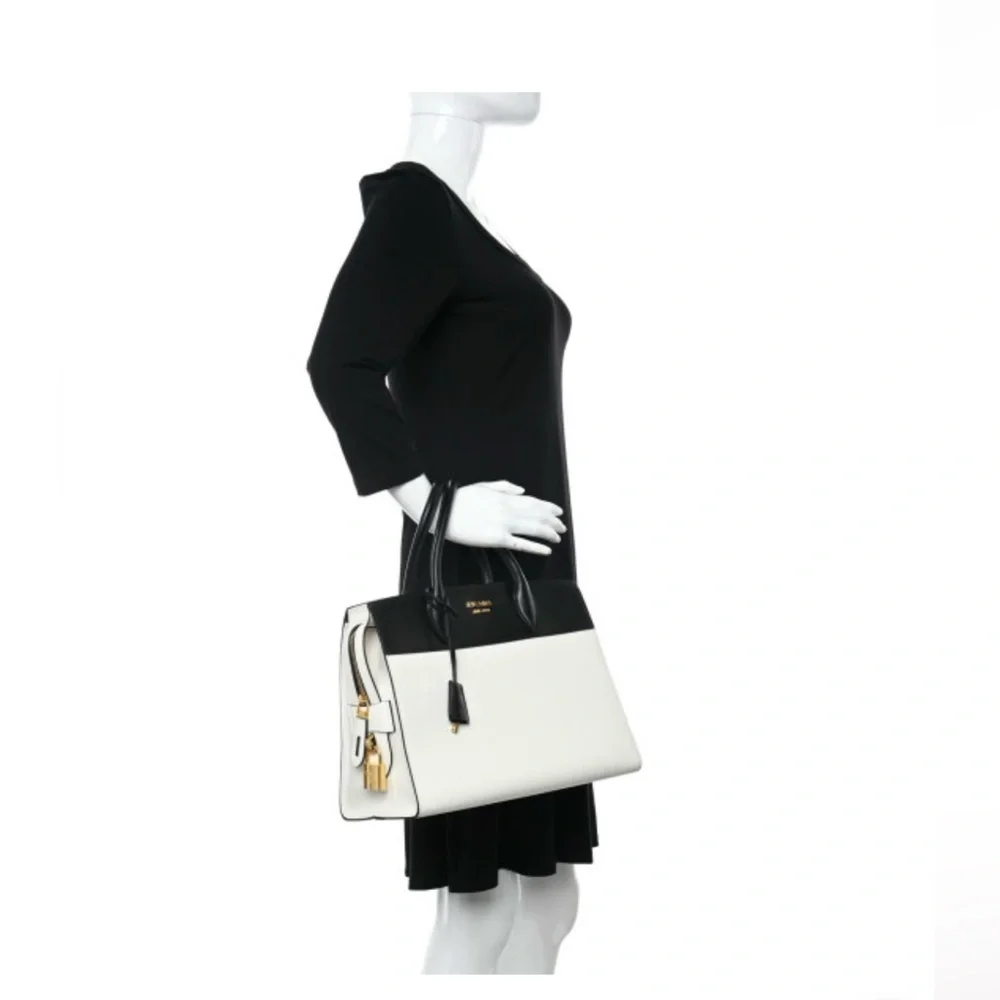 Prada handbag - Picture 16 of 16